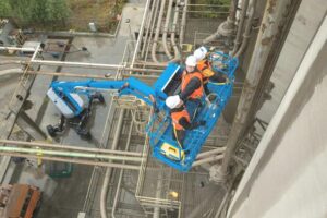 Podnośniki koszowe, podnośniki nożycowe (boom lift, scissor lift) - do obsługi tych urządzeń za granicą potrzebne są dodatkowe uprawnienia