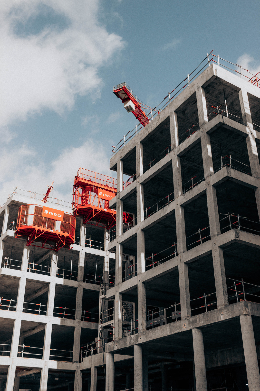 grue pour le transport de marchandises et de passagers