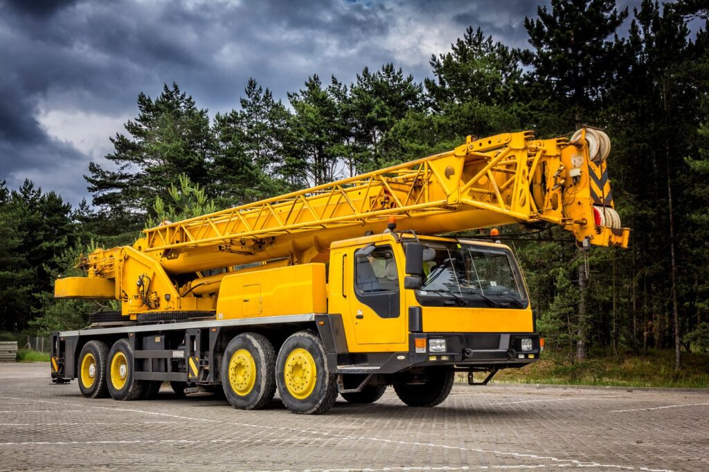 Mobile crane lifts load