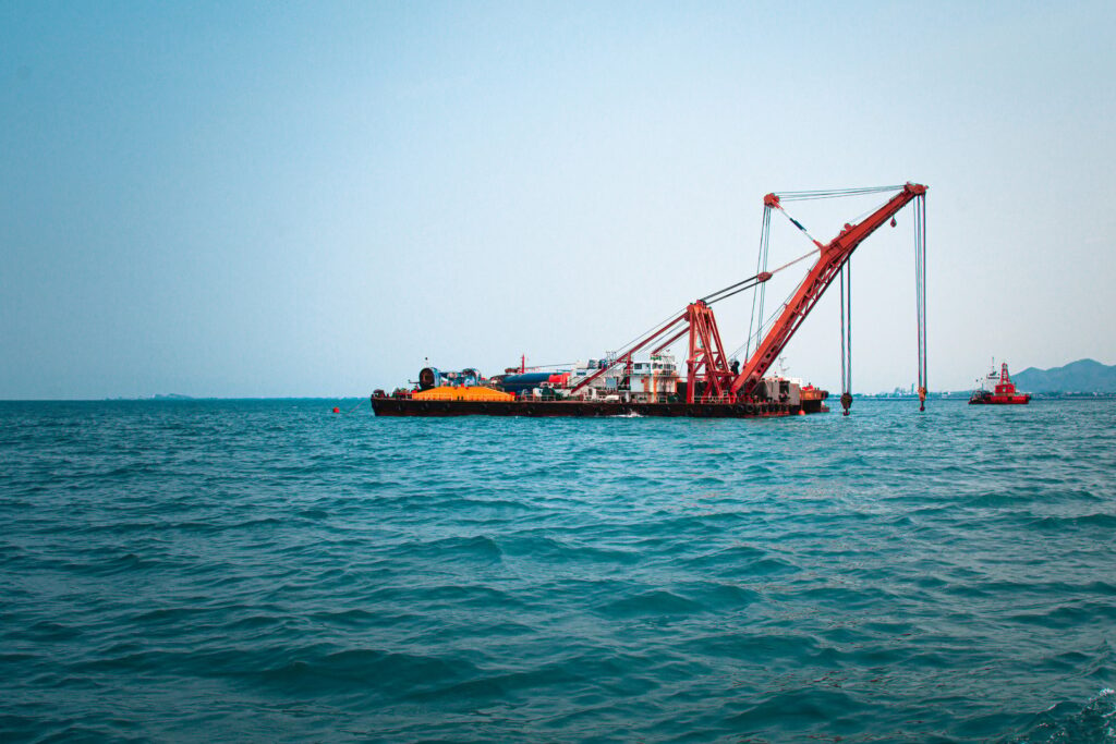 grue de pont sur un navire