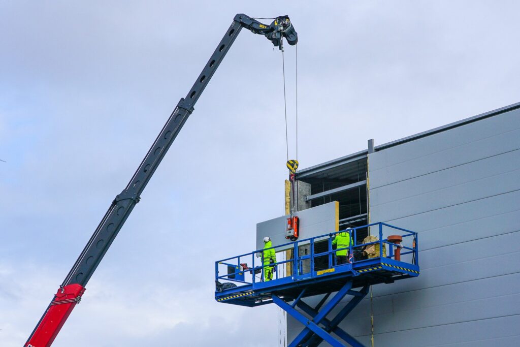 Mitarbeiter bei der Arbeit im Freien