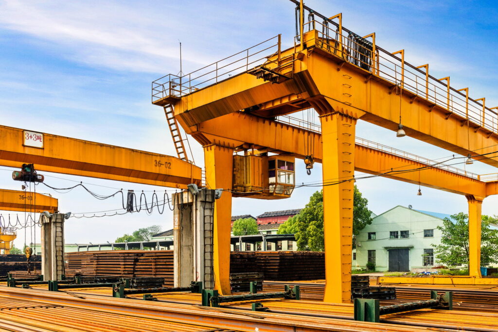 grue sur rail avec cabine d'opérateur