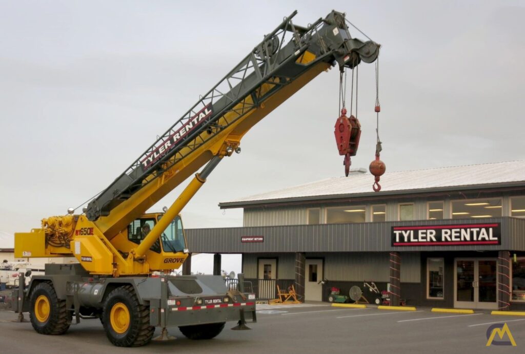 hds crane in operation