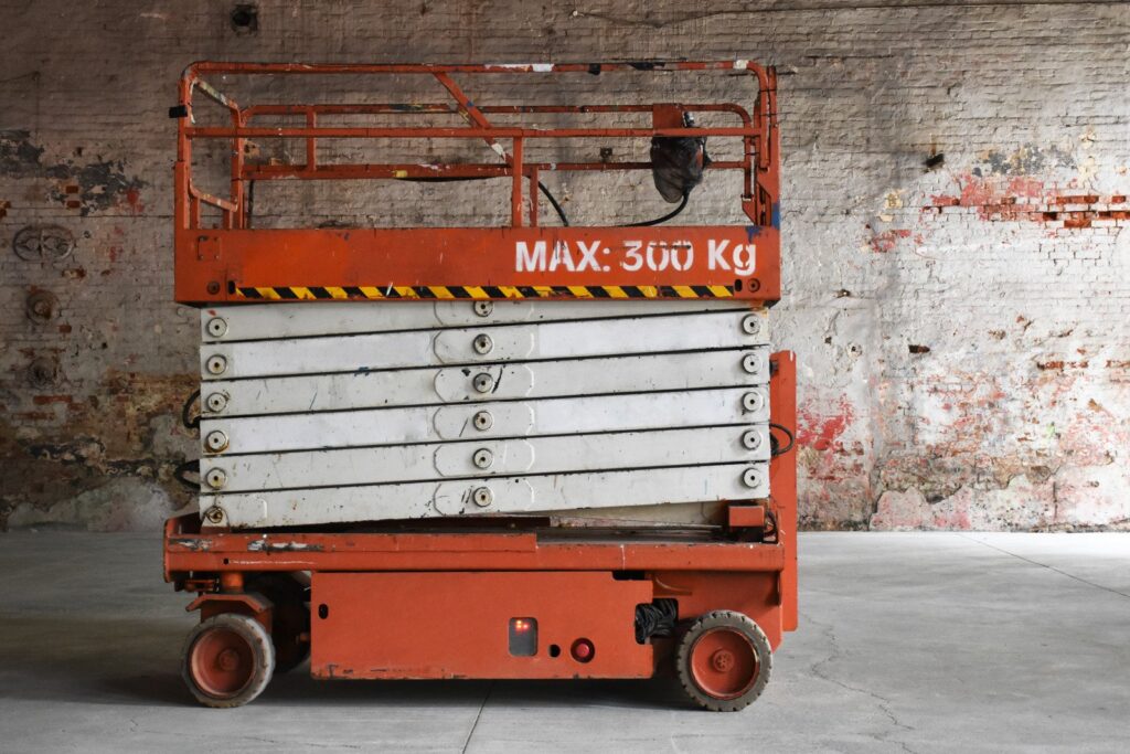 scissor lift between shelves